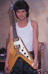 evh-gibson-flying-v-vh